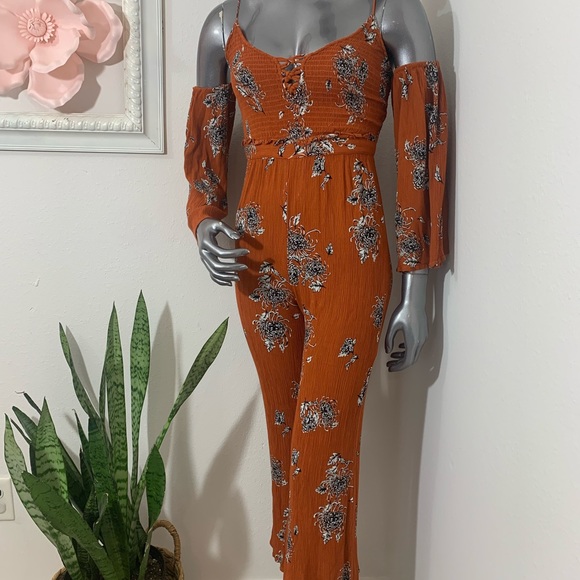 Stunning Boho Pantsuit - Picture 3 of 11